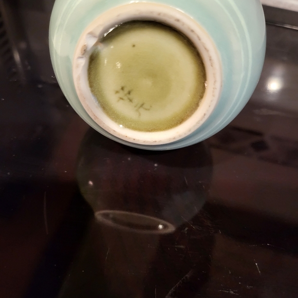 Antique Celadon Korean "Thousand Cranes" 6 1/4" Vase Signed - Picture 7 of 11